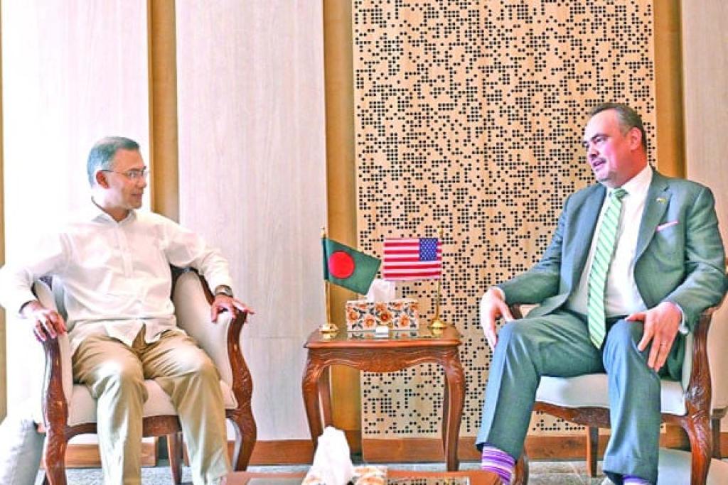 প্রধানমন্ত্রী তারেক রহমানকে মার্কিন রাষ্ট্রদূতের উপহার ও দ্বিপাক্ষিক আলোচনার হাইলাইট