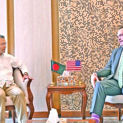 প্রধানমন্ত্রী তারেক রহমানকে মার্কিন রাষ্ট্রদূতের উপহার ও দ্বিপাক্ষিক আলোচনার হাইলাইট