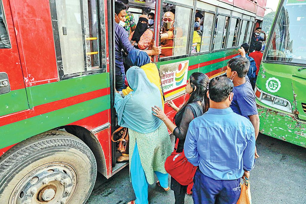 বাসে ৫ থেকে ১০ টাকা বাড়তি ভাড়া আদায় হচ্ছে