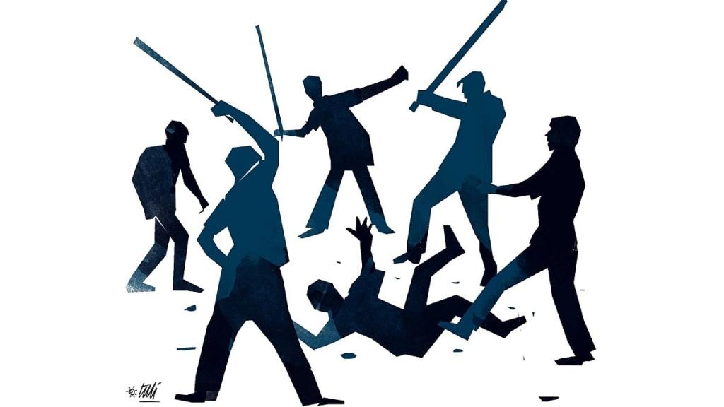 মেলায় গাঁজা সেবনে বাধা দেওয়ায় মাজারের খাদেমকে কুপিয়ে জখম