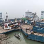 ঝড়বৃষ্টির কারণে দৌলতদিয়া-পাটুরিয়া নৌপথে এক ঘণ্টা বন্ধের পর ফেরি চালু