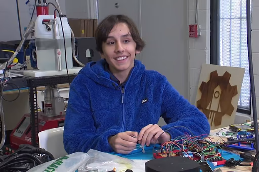 ঘরেই পরমাণু চুল্লি বানিয়ে ফেলল ১২ বছরের কিশোর