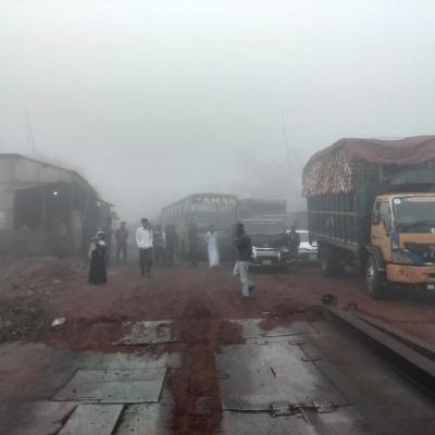 দৌলতদিয়া-পাটুরিয়া নৌপথে কুয়াশা, দিক হারিয়ে মাঝনদীতে আটকে ছিল তিনটি ফেরি