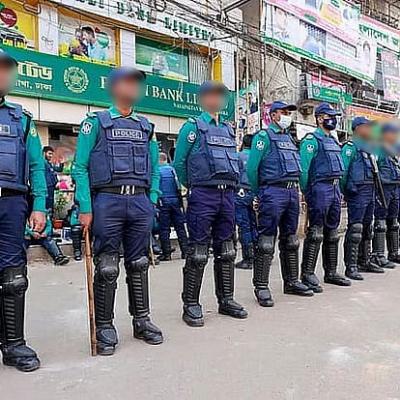 অধিকাংশ পুলিশ সদস্যের মত পুরোনো পোশাকের পক্ষে