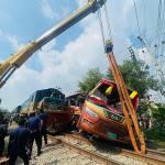 ট্রেন-বাস সংঘর্ষে ১২ জন নিহতের পেছনে রেলওয়ের কর্মীদের কয়েক স্তরের গাফিলতি