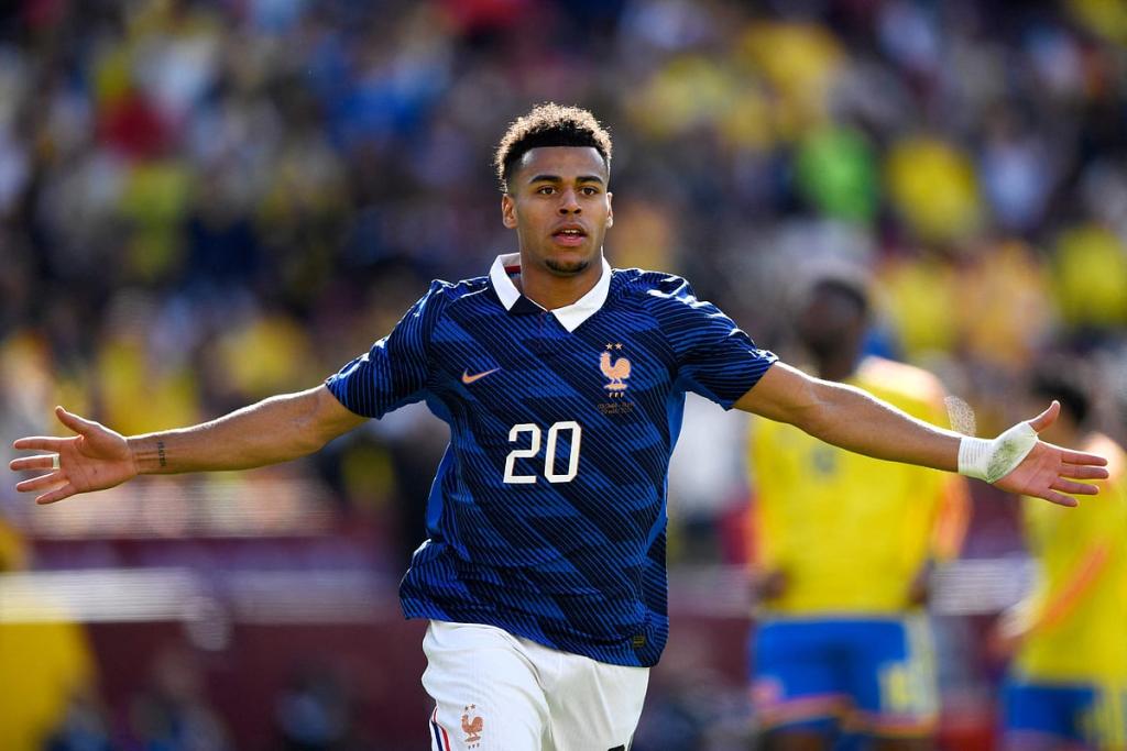 ১১ জনকে বদল করেও ফ্রান্স ভয়ংকর