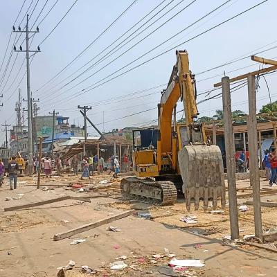 কুমিল্লার নিমসার বাজারে মহাসড়কের পাশে চার শতাধিক অবৈধ স্থাপনা উচ্ছেদ
