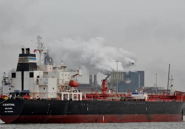 যুদ্ধের পর অকটেনের প্রথম জাহাজ এল দেশে