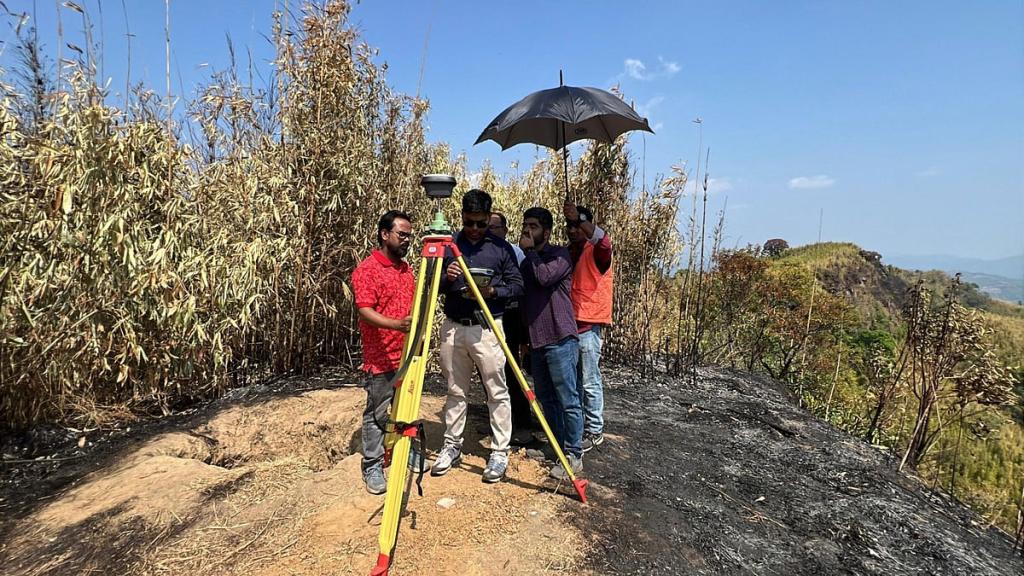 দেশের সর্বোচ্চ পর্বতশৃঙ্গ আসলে কোনটি