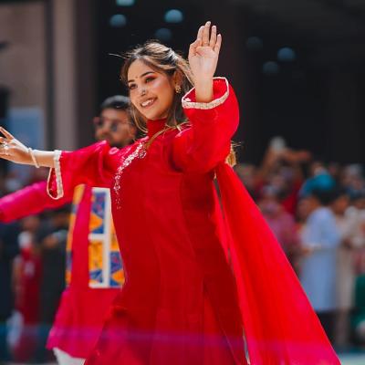 নর্থ সাউথের ‘লাল জামা পরা মেয়েটা’