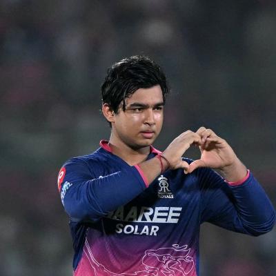 ছক্কা, সেঞ্চুরি আর ৯৮৬ রান—আইপিএলে রেকর্ড ভাঙার দিন