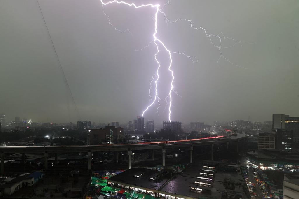 বজ্রপাতের সময় এখন, কারা বেশি মারা যায়