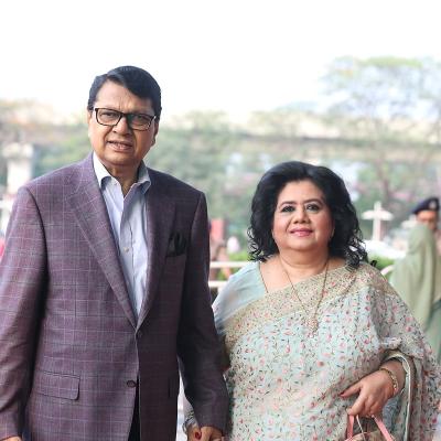 রেড কার্পেটে হাঁটা তারকা দম্পতিদের দেখুন