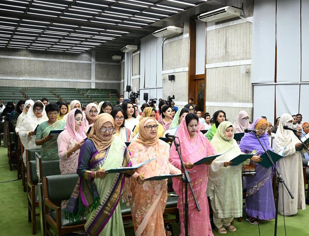 শপথ নিলেন সংরক্ষিত নারী আসনের ৪৯ এমপি