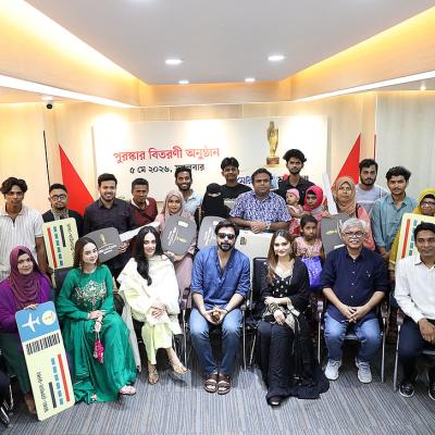 নিশো, তমা, কেয়া পায়েলরা বিজয়ীদের হাতে পুরস্কার তুলে দিলেন