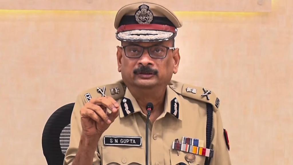 পশ্চিমবঙ্গে ৪৮ ঘণ্টায় ২০০ এফআইআর, গ্রেপ্তার ৪৩৩, আটক ১১০০