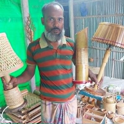 দিনমজুর থেকে উদ্যোক্তা, বাঁশের হস্তশিল্পে সফল হাজীমুল