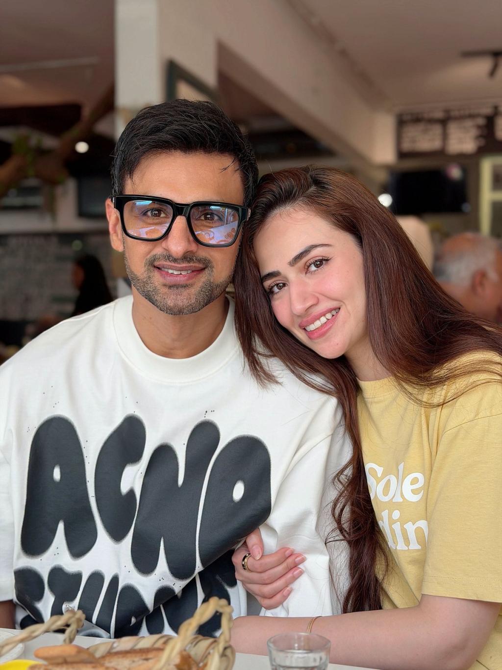 ‘ব্রাঞ্চ উইথ মাই বেস্টি’—সানা জাভেদের সঙ্গে শোয়েব মালিকের ১০ ছবি