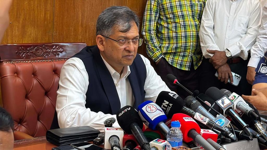 সাবেক রাষ্ট্রপতি লন্ডনে শেখ হাসিনার সঙ্গে কথা বলেছেন, এমন তথ্য নেই: স্বরাষ্ট্রমন্ত্রী