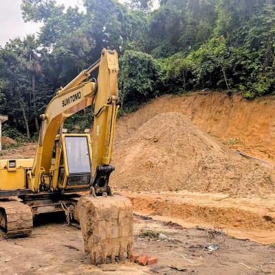 ভবন তৈরির জন্য পাহাড় কাটা হচ্ছে চট্টগ্রাম বিশ্ববিদ্যালয়ে
